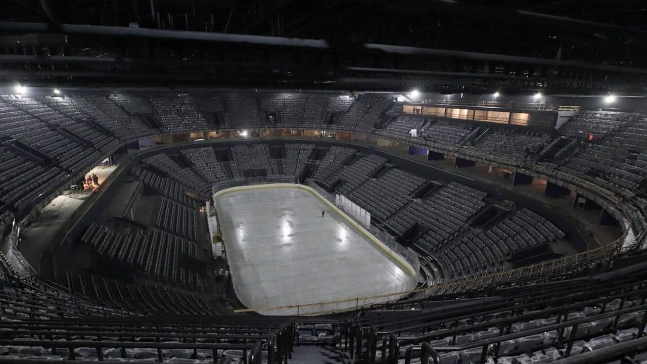 Главная картинка новости: Лед начали заливать в новом Ледовом дворце в Нижнем Новгороде