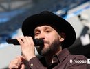 Солист группы Uma2rman упал на сцене во время концерта в Москве