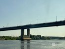 Фура рухнула в воду со Стригинского моста в Нижнем Новгороде