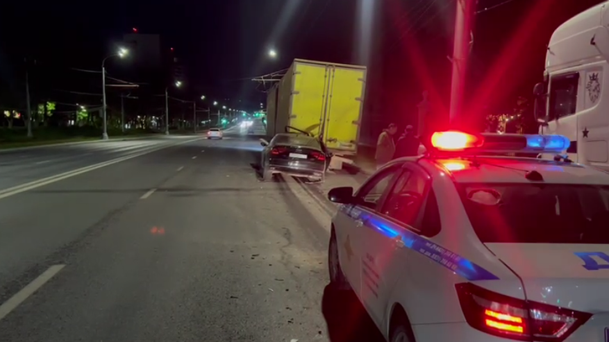 Главная картинка новости: Водитель Audi попал в ДТП с большегрузом в Нижнем Новгороде