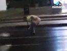 Мужчина снял штаны на дороге в Нижнем Новгороде