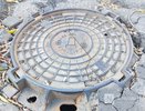 Нижегородец пожаловался на опасный треснувший люк у девятиэтажки