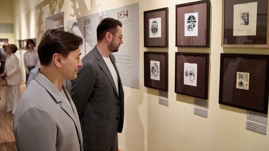 Главная картинка новости: Сергей Безруков посетил новую выставку о Пушкине в Болдине