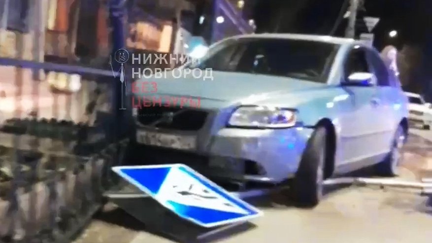 Главная картинка новости: Пьяный нижегородец на иномарке протаранил забор церкви на Автозаводе