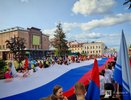 100-метровый флаг России растянули на улице Большой Покровской