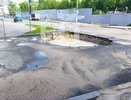 Гигантская яма образовалась на дороге в центре Нижнего Новгорода