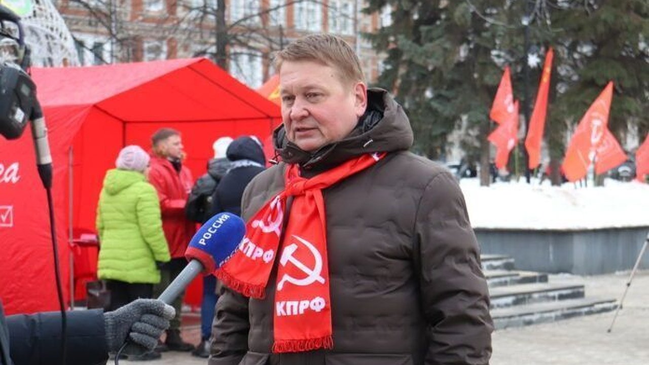 Главная картинка новости: Нижегородские коммунисты настаивают на расширении мер поддержки семей с детьми