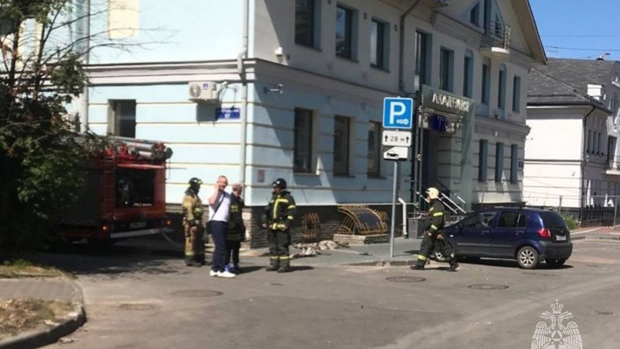 Главная картинка новости: Нижегородцев эвакуировали из-за аварии на газопроводе в центре города