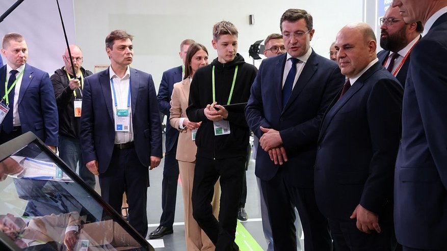 Главная картинка новости: Денис Мантуров проверил работу нижегородских заводов