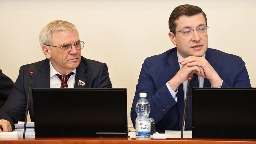 Главная картинка новости: Евгений Люлин: «Все значимые законы всегда должны приниматься совместно с жителями региона»