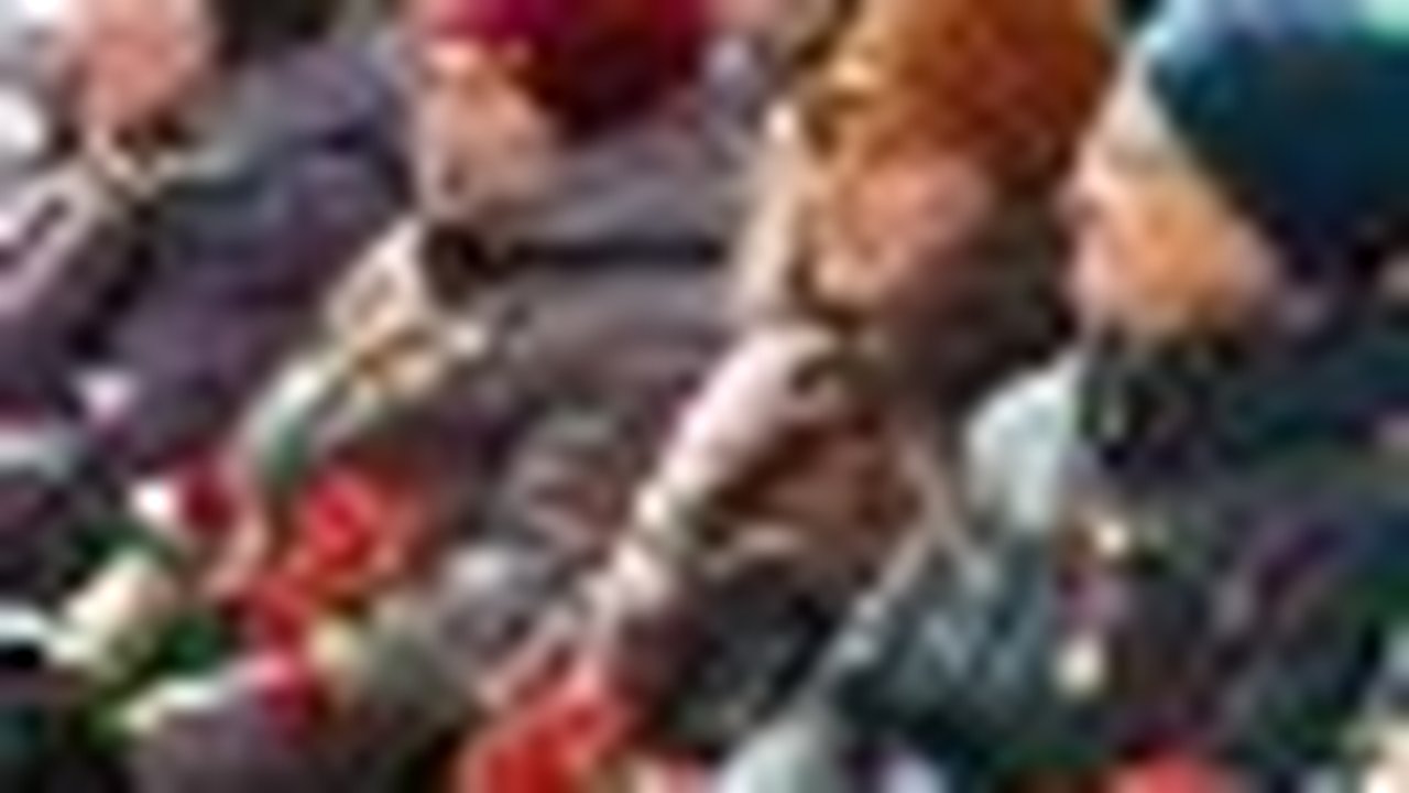 Главная картинка новости: Дзержинцы возложили цветы к Мемориалу памяти воинам, умершим от ран