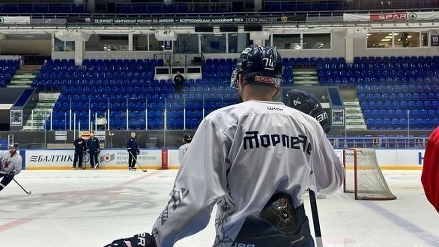 Главная картинка новости: Четверых человек рассматривают на пост главного тренера ХК «Торпедо»