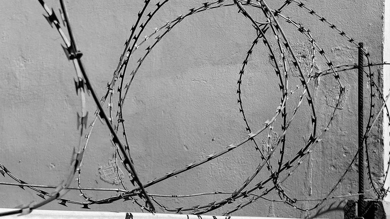 Главная картинка новости: Нижегородского врача-онколога посадили за подмену лекарств физраствором