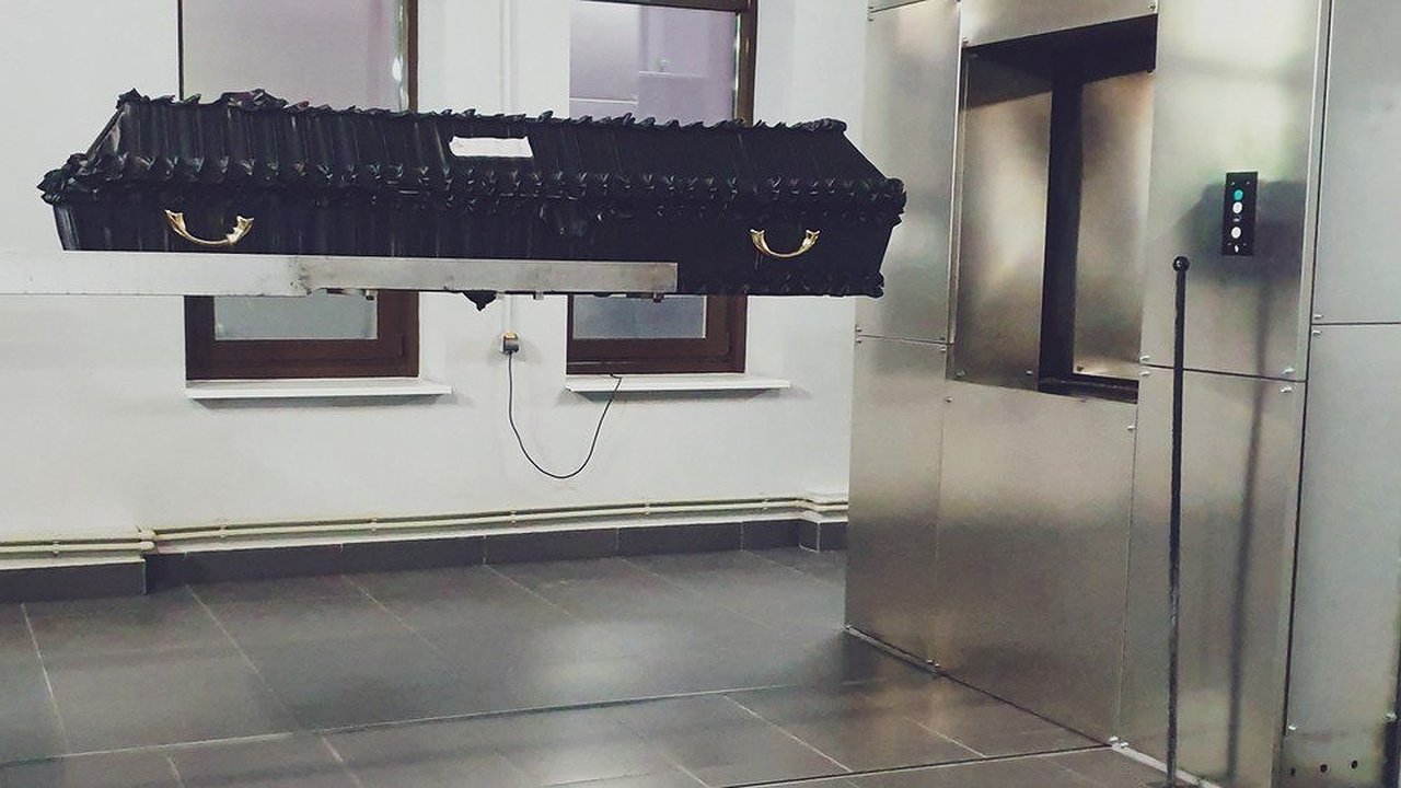 Главная картинка новости: Священник не рекомендует нижегородцам кремировать умерших