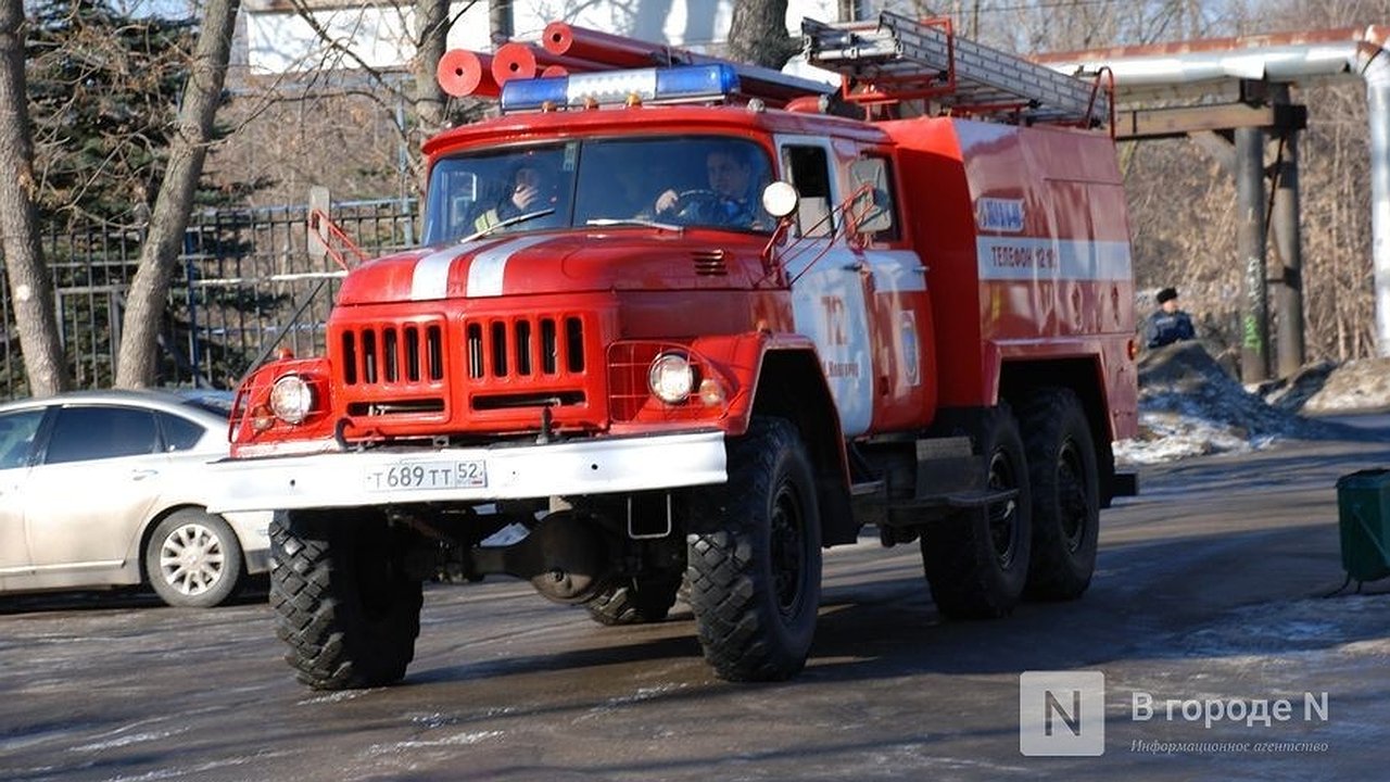 Главная картинка новости: Расселенный дом горит в Московском районе Нижнего Новгорода