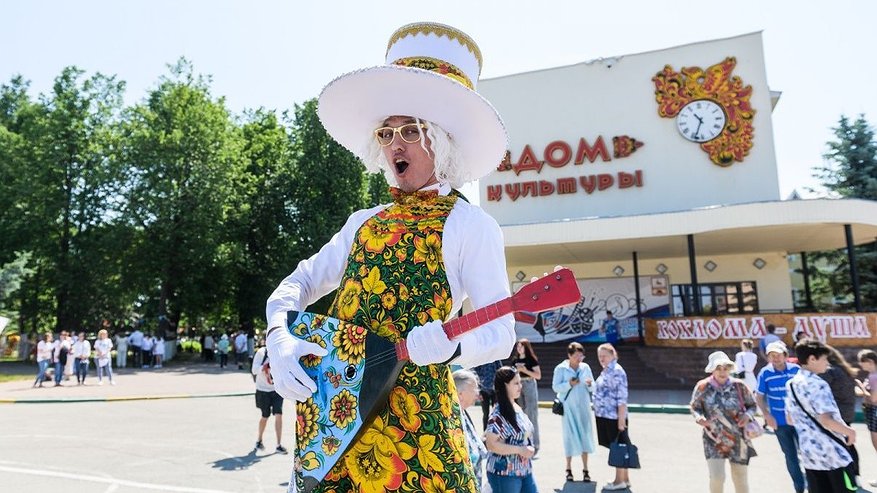Главная картинка новости: Электрички будут ходить на фестиваль «Золотая хохлома»