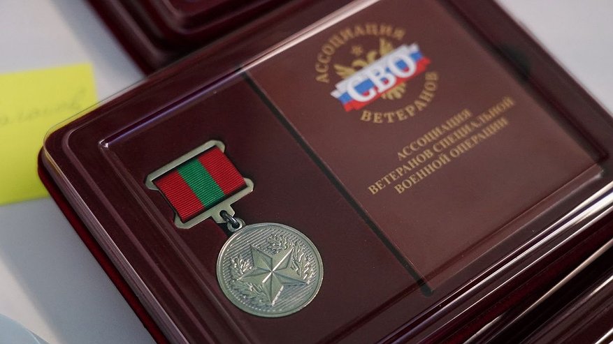 Главная картинка новости: 10 ветеранов СВО из Нижегородской области наградили за спасение людей