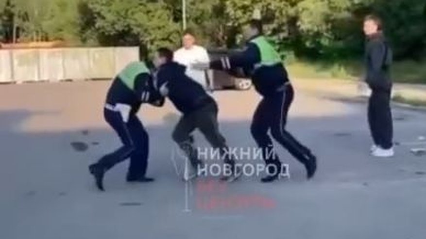 Главная картинка новости: Уголовное дело завели на двух арзамасцев за драку с сотрудниками ДПС