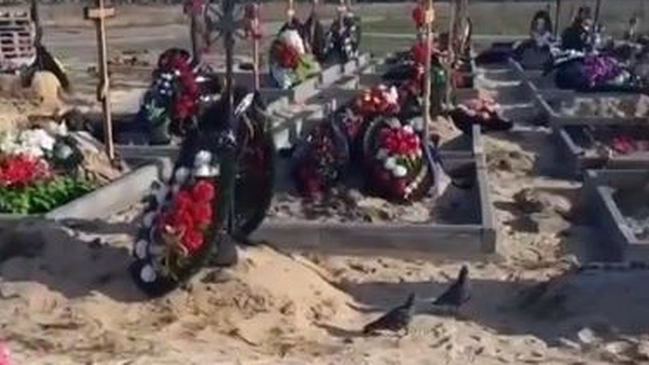 Главная картинка новости: Полиция проводит проверку из-за смещения могил на Ново-Сормовском кладбище