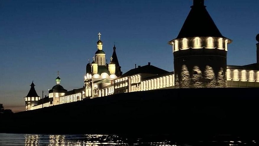 Главная картинка новости: Нижегородский губернатор показал, как светится Макарьевский монастырь