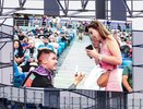 Болельщик сделал предложение девушке на футбольном матче в Нижнем Новгороде