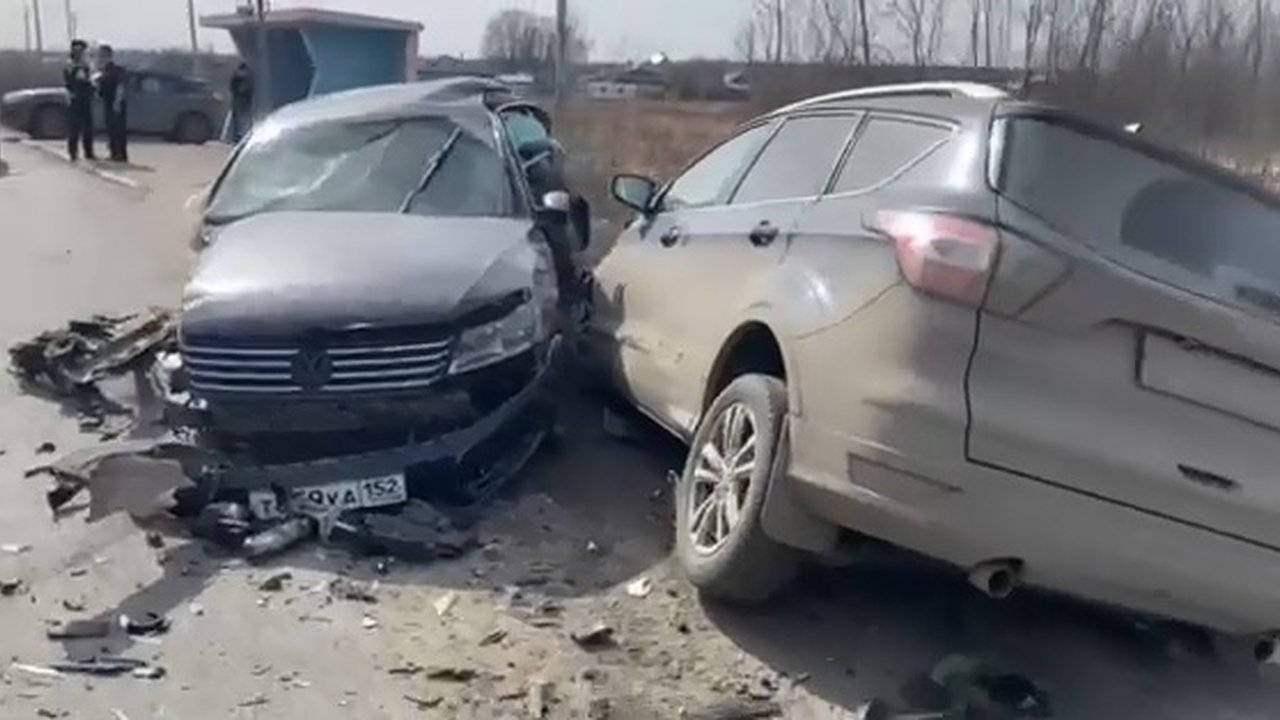 Главная картинка новости: Момент массового ДТП под Нижним Новгородом попал на видео