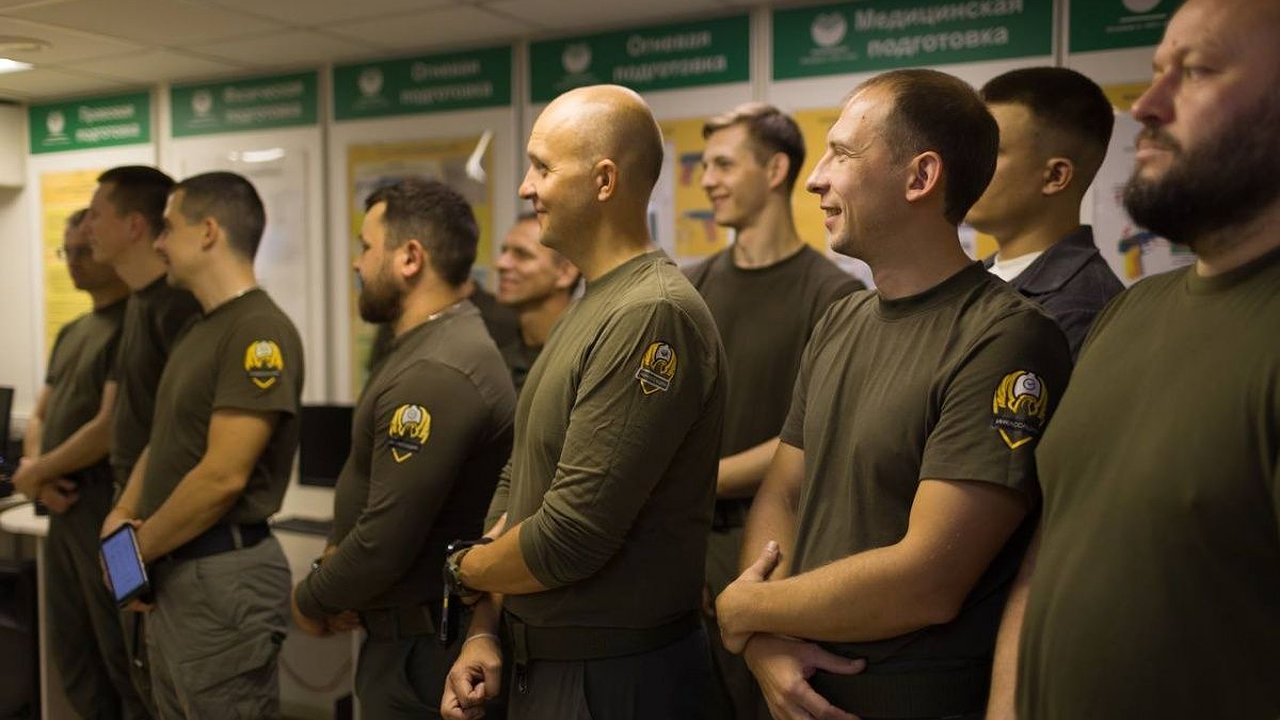 Главная картинка новости: Инкассаторы Сбера отмечают профессиональный праздник