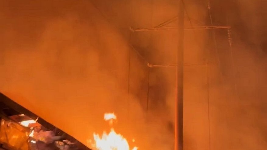 Главная картинка новости: Две ЛЭП повреждены из-за пожара на строительной базе под Нижним Новгородом