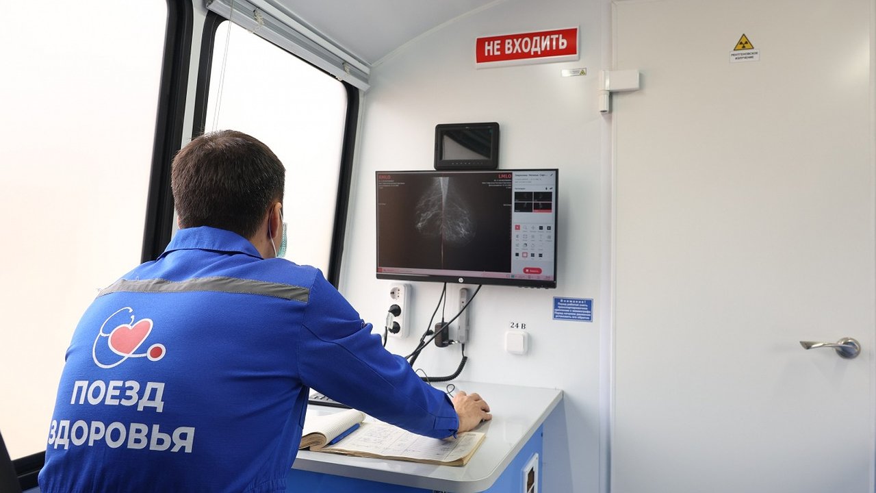 Главная картинка новости: «Поезд здоровья» начал прием пациентов в поселках Дзержинска
