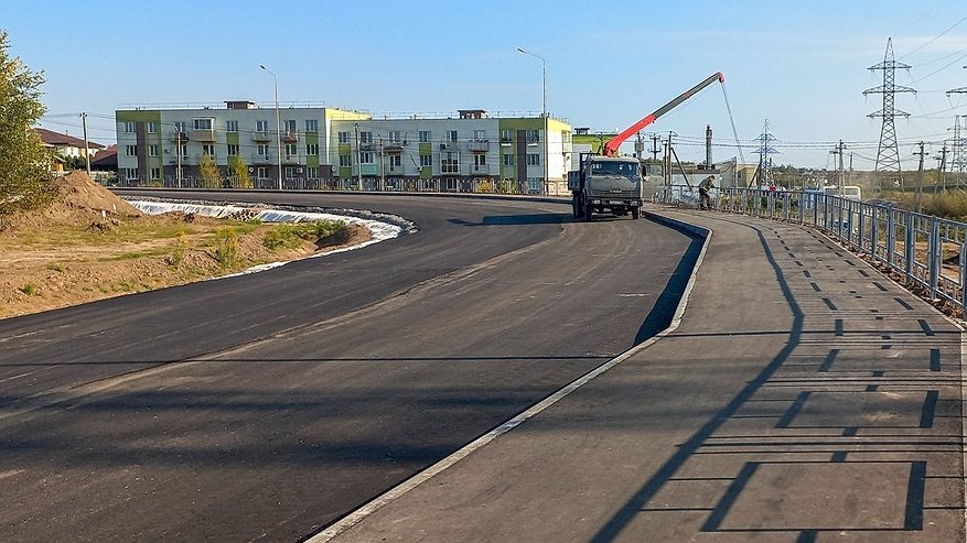 Главная картинка новости: Новая дорога в нижегородском ЖК «Окский берег» построена на 60%
