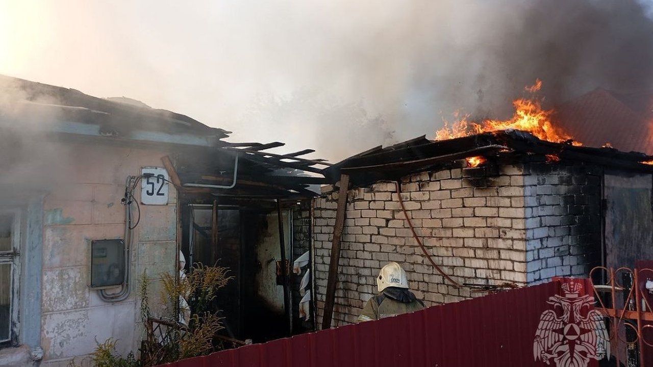 Главная картинка новости: Дом и гараж сгорели в Нижнем Новгороде из-за болгарки