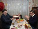 Никитин и Шалабаев поздравили участницу Сталинградской битвы со 100-летием