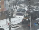 В «Теплоэнерго» прокомментировали укладку асфальта в Щербинках в снегопад