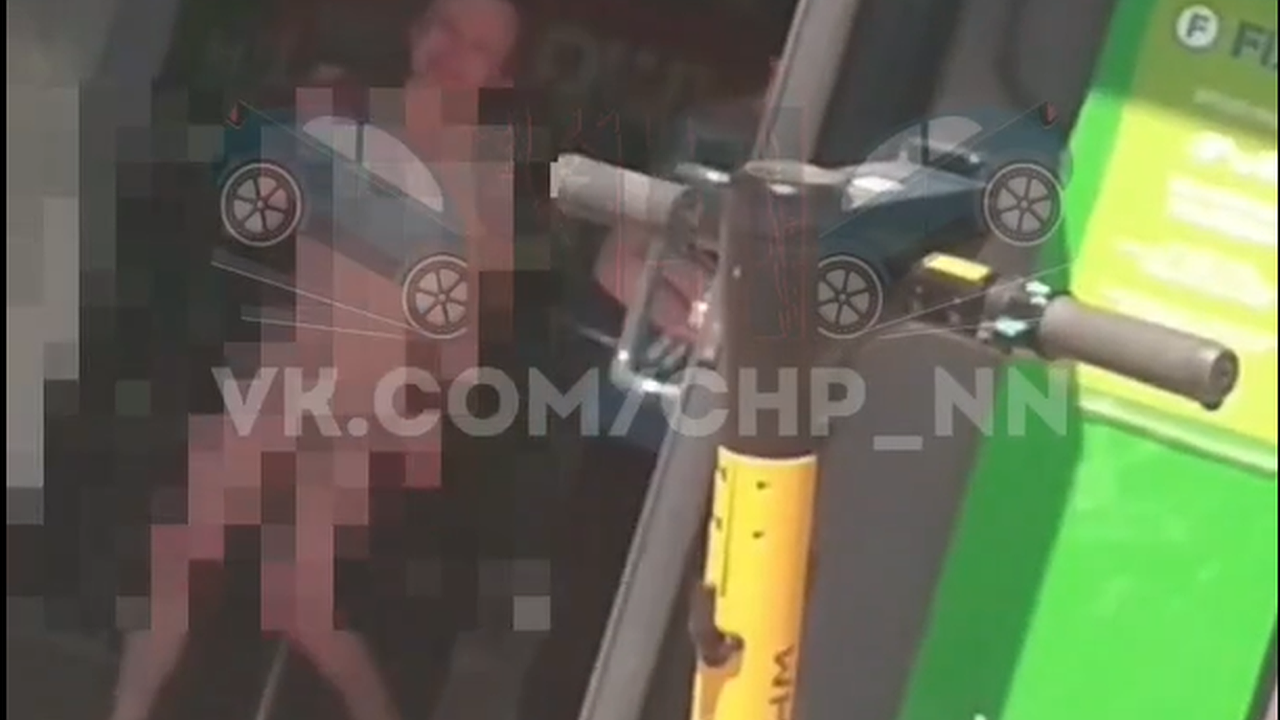 Главная картинка новости: Голая женщина напугала нижегородцев в магазине