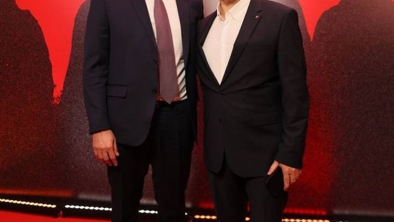 Главная картинка новости: Никитин и Прилепин побывали на премьере «Ополченского романса»