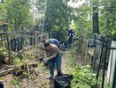 Могилы Героев Великой Отечественной войны прибрали на кладбище «Марьина Роща»