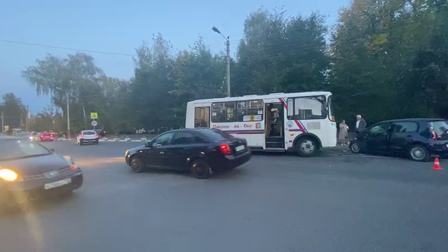 Главная картинка новости: Два человека пострадали в ДТП с автобусом в Павлове
