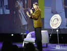 Пальто на голое тело и гнилая вишня: Влад Лисовец — о трендах 2024 года