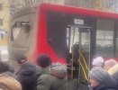 Нижегородцев высадили из маршрутки после жалоб на разбитое окно