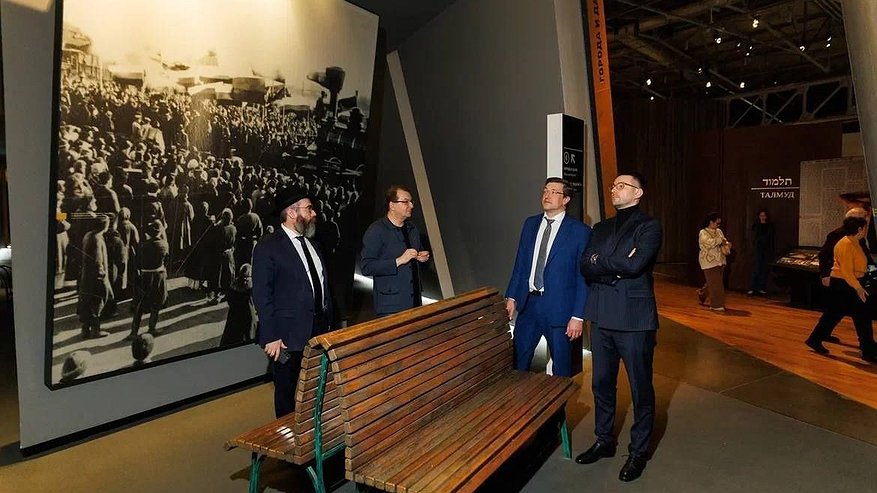 Главная картинка новости: Никитин обсудил развитие квартала Нижегородской синагоги с главным раввином РФ