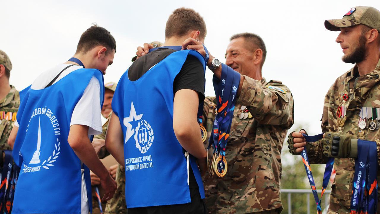 Главная картинка новости: 300 человек приняли участие в праздничном забеге «Герои Дзержинска»