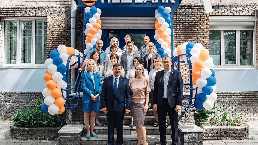 Главная картинка новости: Автозаводский дополнительный офис «Проспект Октября» отметил 20-летний юбилей