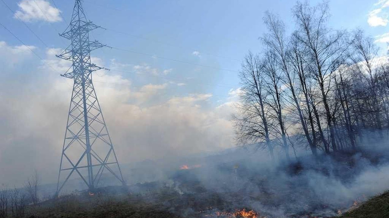 Главная картинка новости: «Нижновэнерго» предупреждает: соблюдайте меры пожарной безопасности вблизи энергообъектов