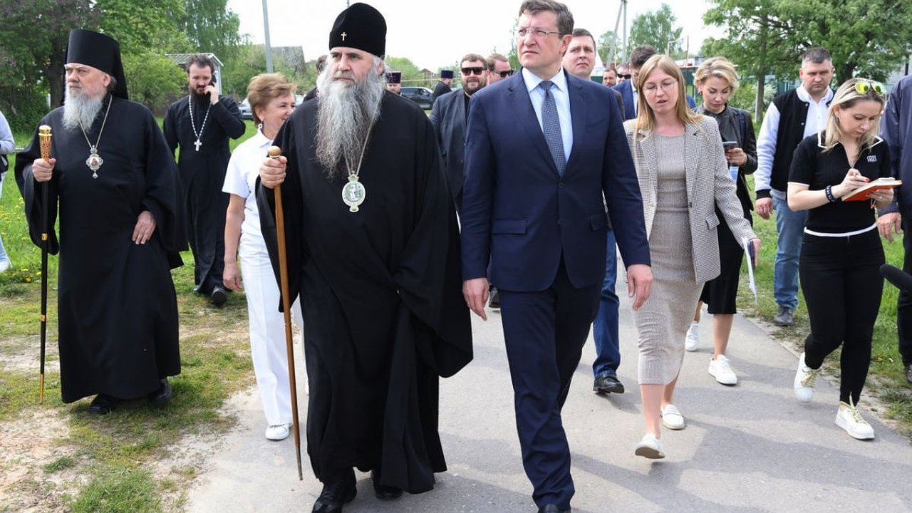 Главная картинка новости: Губернатор Никитин осмотрел храмы и благоустройство в Чкаловском округе