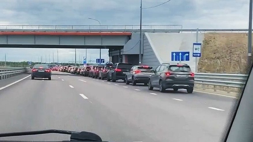 Главная картинка новости: Нижегородцы снова обсуждают гигантские очереди на М-12