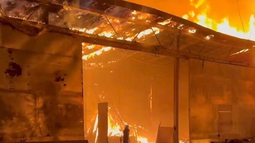 Главная картинка новости: Появилось видео с места крупного пожара на стройбазе под Нижним Новгородом