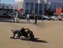 Мужчины устроили драку напротив вокзала в Нижнем Новгороде
