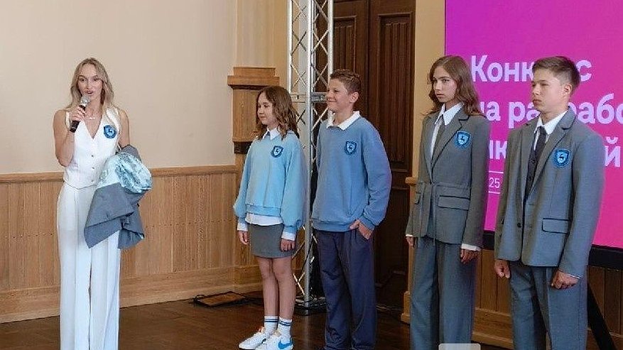 Главная картинка новости: Новую школьную форму презентовали в Нижнем Новгороде: как она выглядит