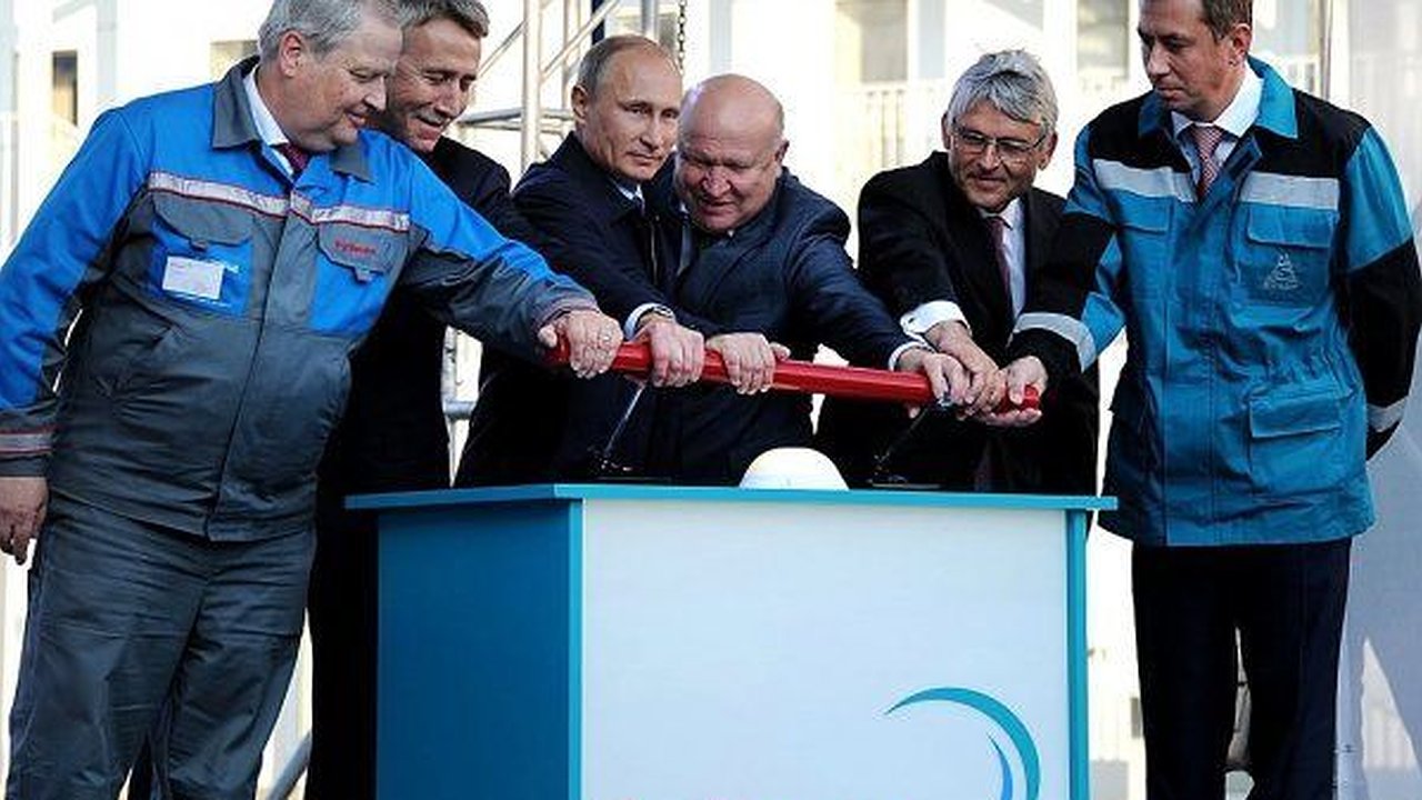 Главная картинка новости: Запуск завода «РусВинил»