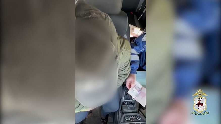 Главная картинка новости: Давший взятку нижегородскому полицейскому иностранец будет выдворен из России